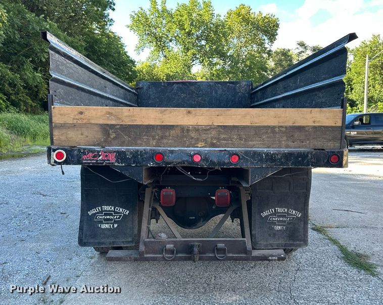 image for item DS2226 2002 Chevrolet C6500  dump truck