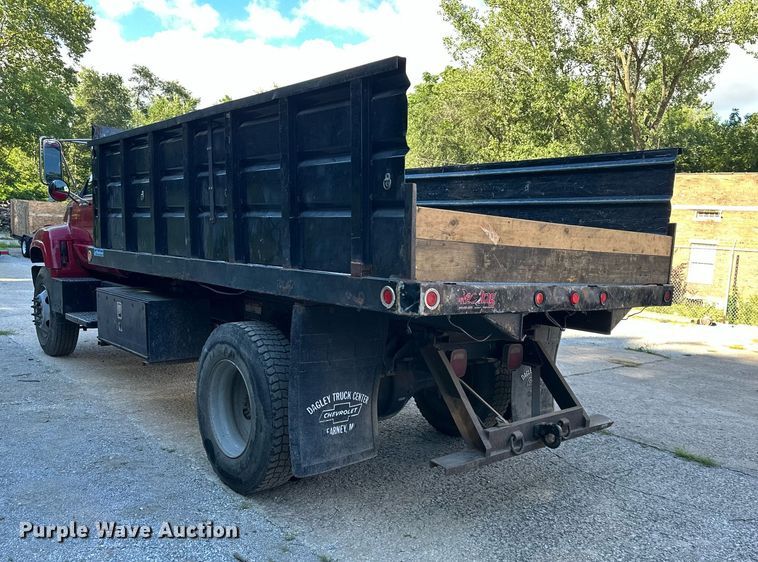 image for item DS2226 2002 Chevrolet C6500  dump truck