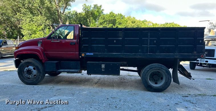 image for item DS2226 2002 Chevrolet C6500  dump truck