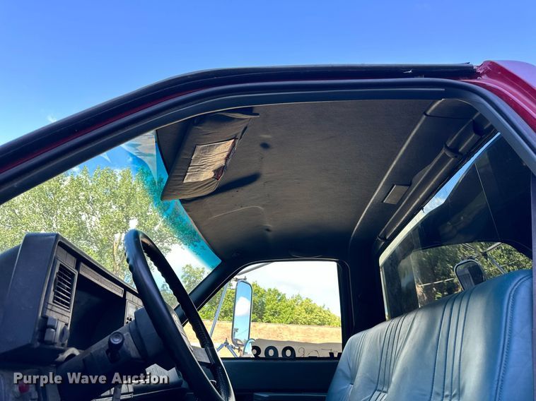 image for item DS2226 2002 Chevrolet C6500  dump truck