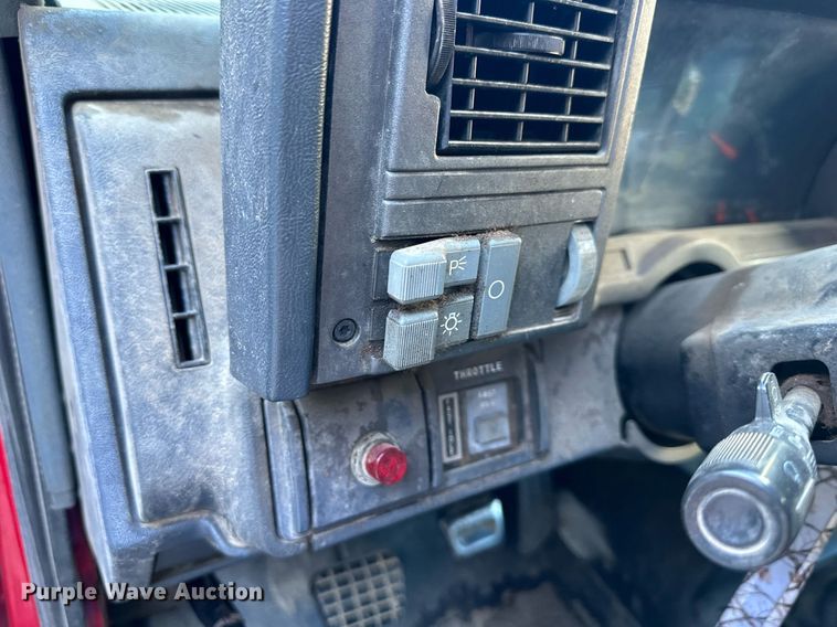 image for item DS2226 2002 Chevrolet C6500  dump truck