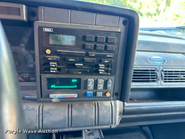 image for item DS2226 2002 Chevrolet C6500  dump truck