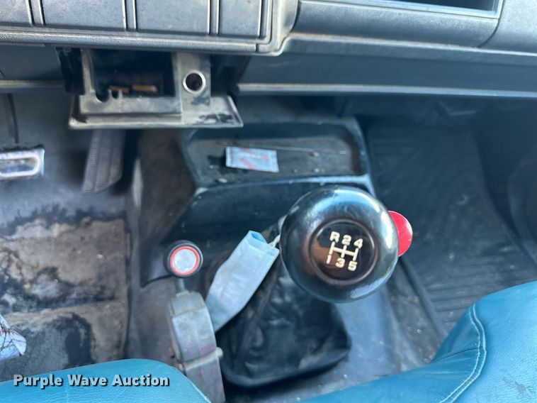 image for item DS2226 2002 Chevrolet C6500  dump truck