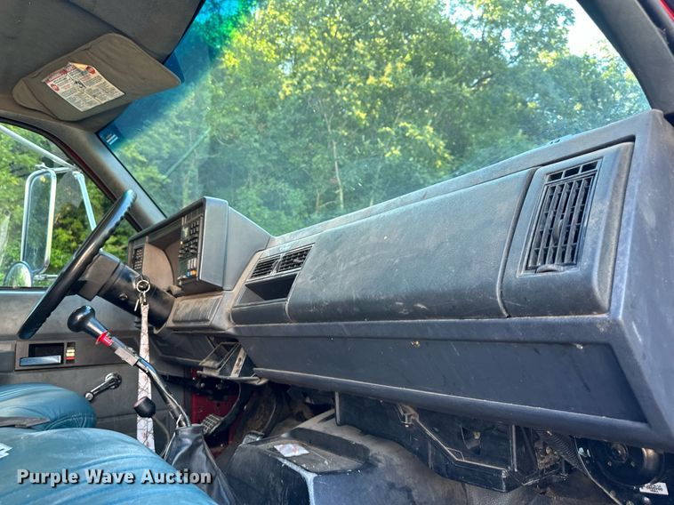 image for item DS2226 2002 Chevrolet C6500  dump truck