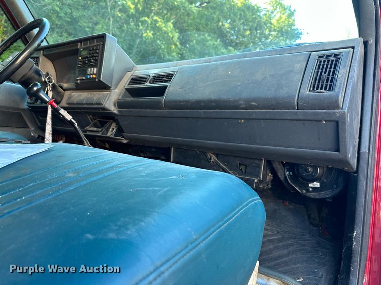 image for item DS2226 2002 Chevrolet C6500  dump truck