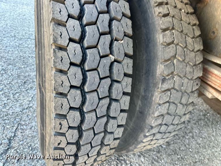 image for item DS2226 2002 Chevrolet C6500  dump truck