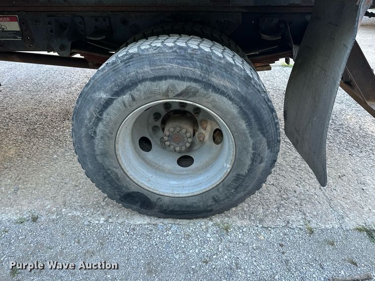 image for item DS2226 2002 Chevrolet C6500  dump truck