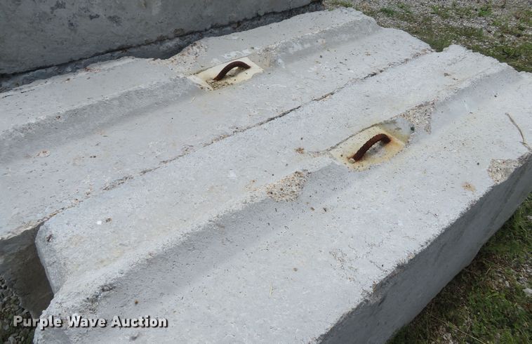 image for item FB9853 (22) concrete edge bunker blocks