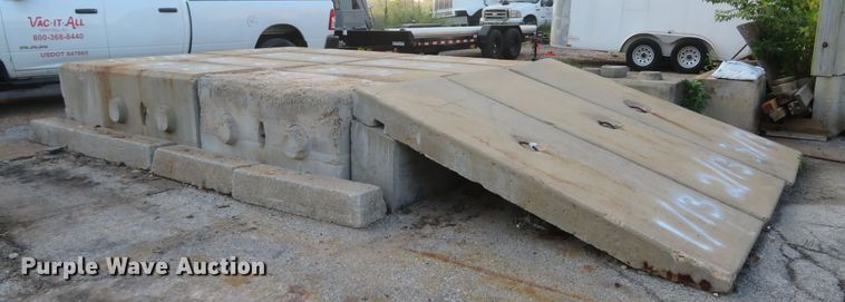 image for item FB9854 Loading dock