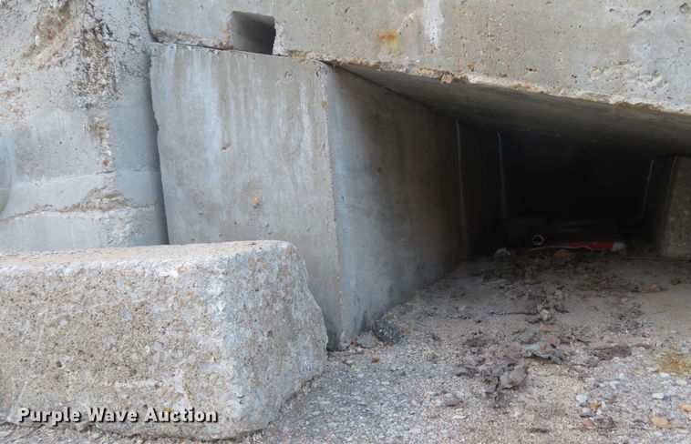 image for item FB9854 Loading dock