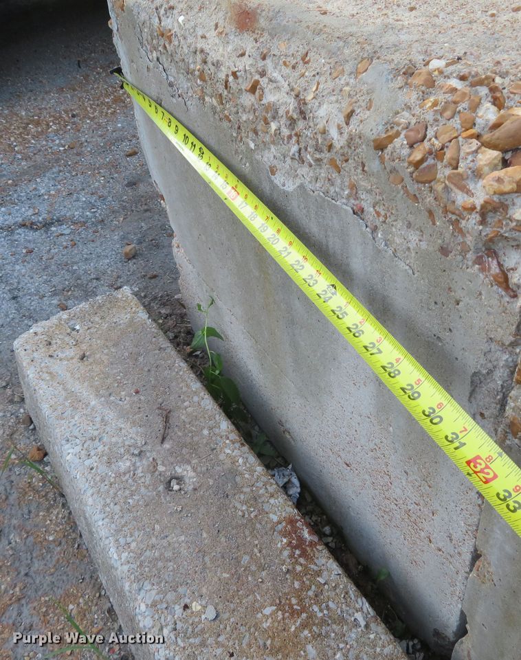 image for item FB9854 Loading dock