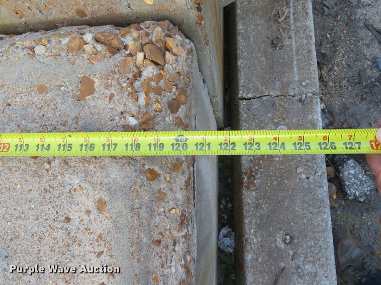 image for item FB9854 Loading dock