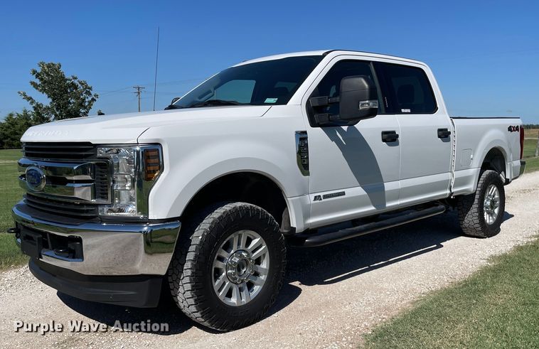 image for item HN9918 2019 Ford F250 Super Duty XLT  Crew Cab pickup truck