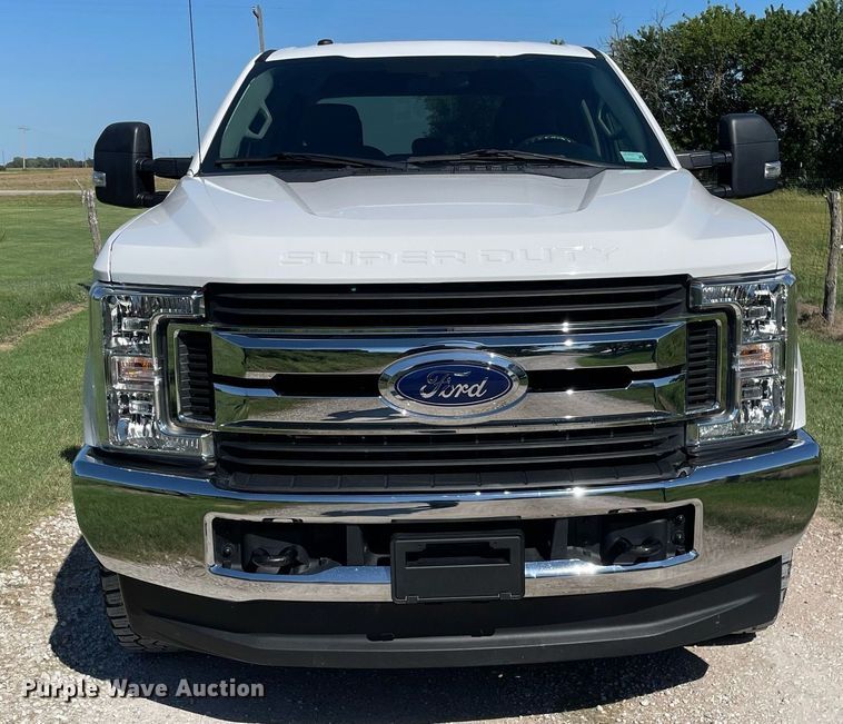 image for item HN9918 2019 Ford F250 Super Duty XLT  Crew Cab pickup truck
