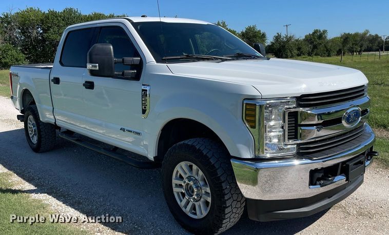 image for item HN9918 2019 Ford F250 Super Duty XLT  Crew Cab pickup truck