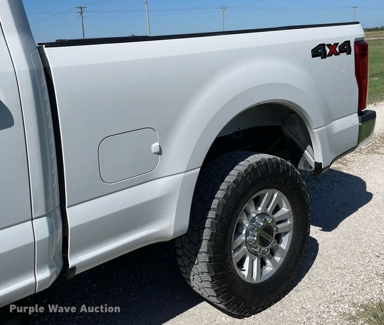 image for item HN9918 2019 Ford F250 Super Duty XLT  Crew Cab pickup truck