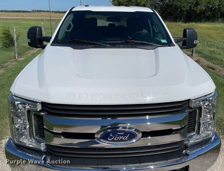 image for item HN9918 2019 Ford F250 Super Duty XLT  Crew Cab pickup truck