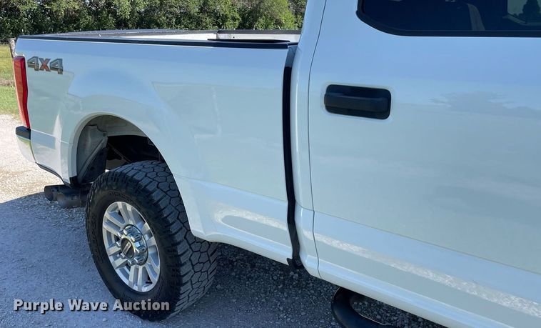 image for item HN9918 2019 Ford F250 Super Duty XLT  Crew Cab pickup truck