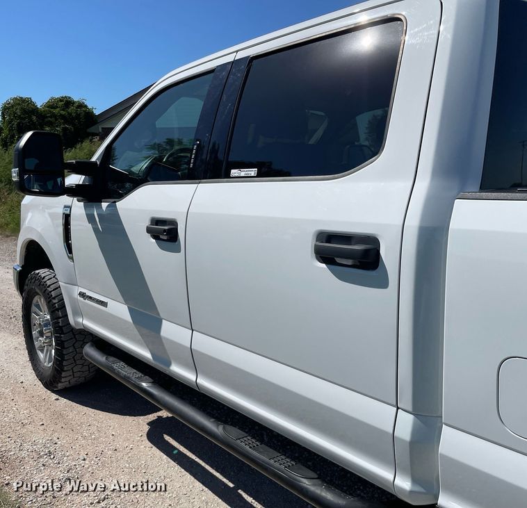 image for item HN9918 2019 Ford F250 Super Duty XLT  Crew Cab pickup truck