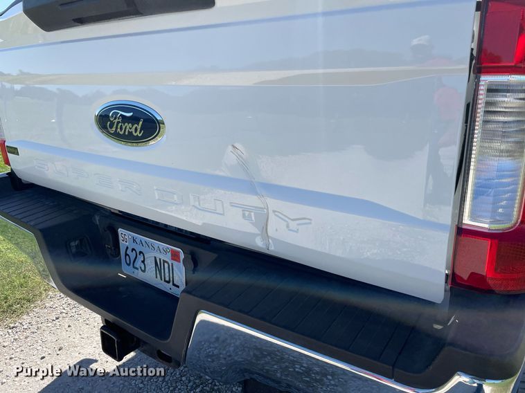 image for item HN9918 2019 Ford F250 Super Duty XLT  Crew Cab pickup truck