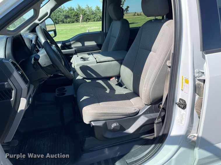 image for item HN9918 2019 Ford F250 Super Duty XLT  Crew Cab pickup truck