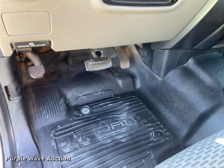 image for item HN9918 2019 Ford F250 Super Duty XLT  Crew Cab pickup truck