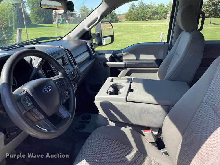 image for item HN9918 2019 Ford F250 Super Duty XLT  Crew Cab pickup truck