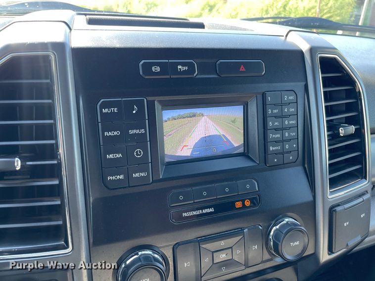 image for item HN9918 2019 Ford F250 Super Duty XLT  Crew Cab pickup truck