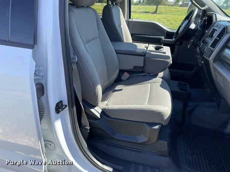 image for item HN9918 2019 Ford F250 Super Duty XLT  Crew Cab pickup truck