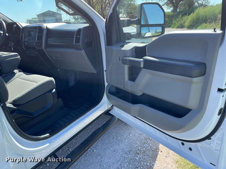 image for item HN9918 2019 Ford F250 Super Duty XLT  Crew Cab pickup truck