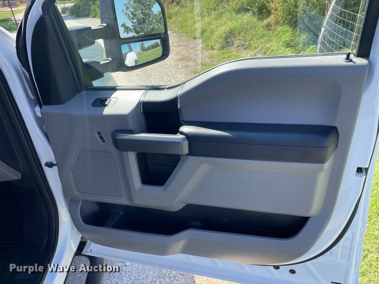 image for item HN9918 2019 Ford F250 Super Duty XLT  Crew Cab pickup truck
