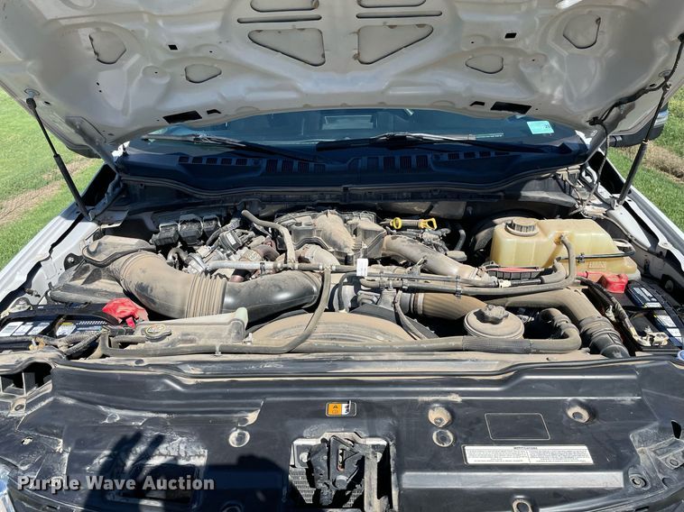 image for item HN9918 2019 Ford F250 Super Duty XLT  Crew Cab pickup truck
