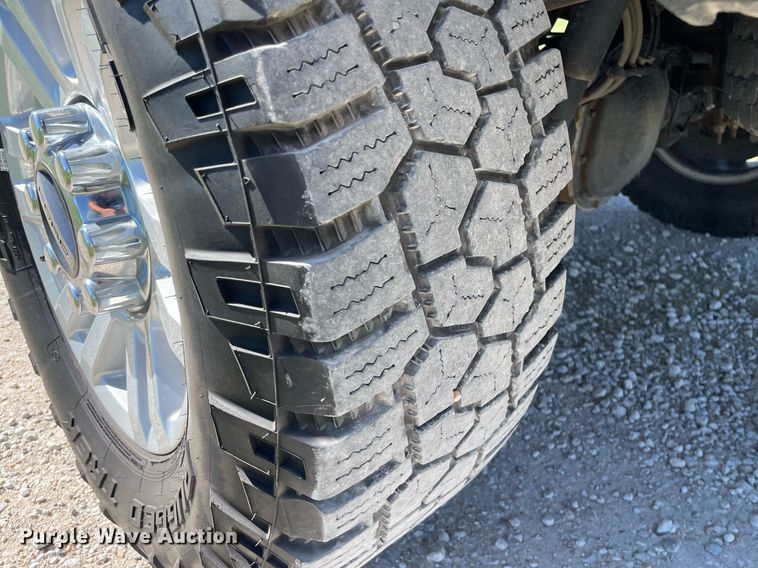 image for item HN9918 2019 Ford F250 Super Duty XLT  Crew Cab pickup truck