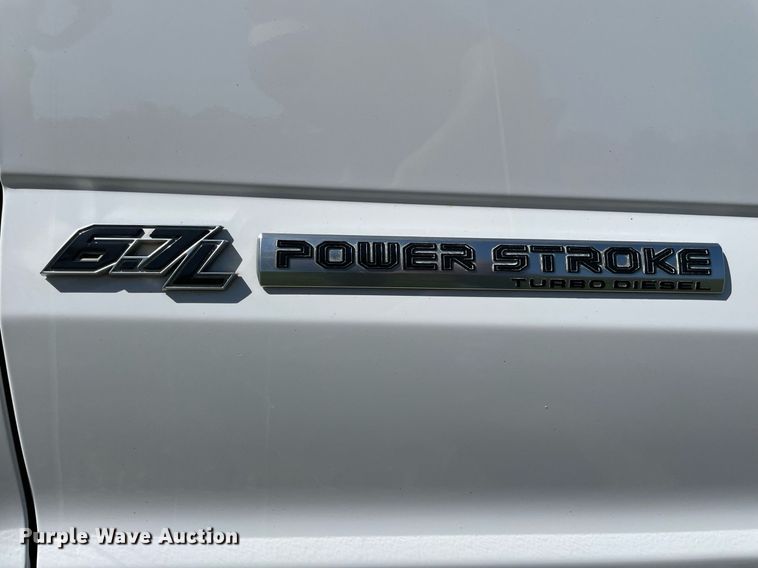 image for item HN9918 2019 Ford F250 Super Duty XLT  Crew Cab pickup truck