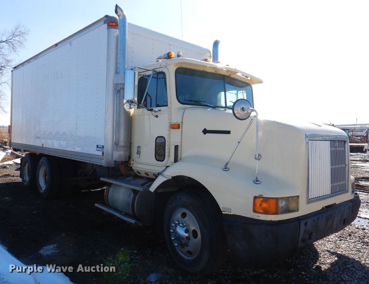 image for item IO9407 1994 International 9200  box truck