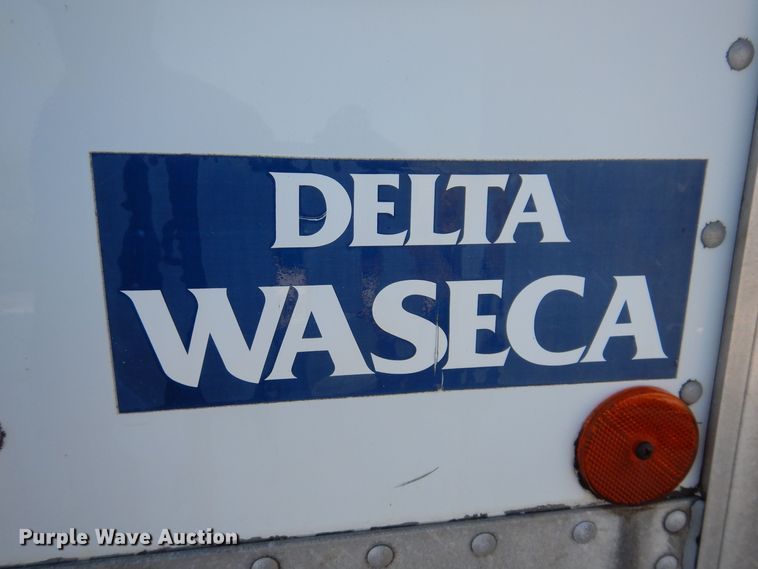 image for item IO9407 1994 International 9200  box truck