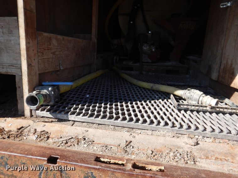 image for item IO9407 1994 International 9200  box truck