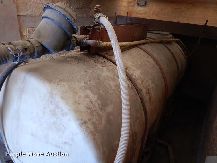 image for item IO9407 1994 International 9200  box truck