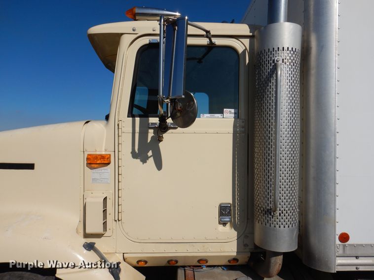 image for item IO9407 1994 International 9200  box truck