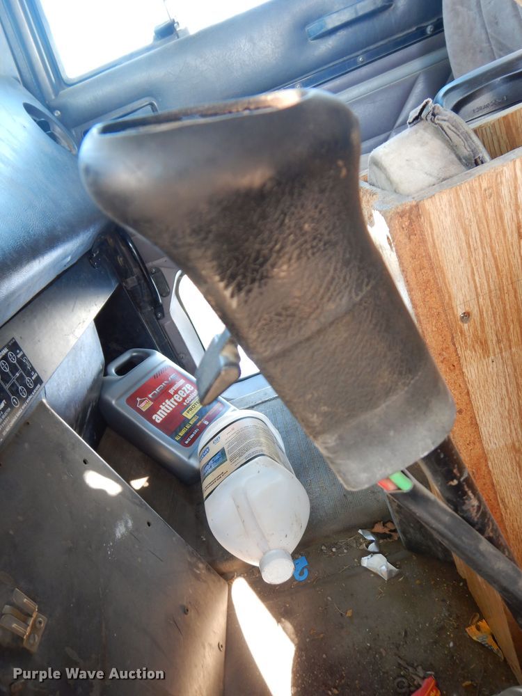 image for item IO9407 1994 International 9200  box truck