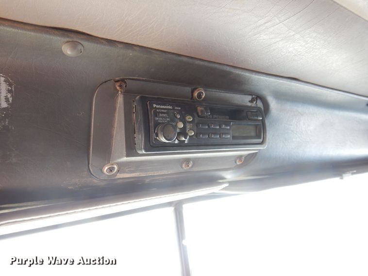 image for item IO9407 1994 International 9200  box truck