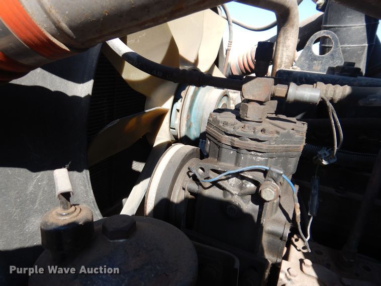 image for item IO9407 1994 International 9200  box truck