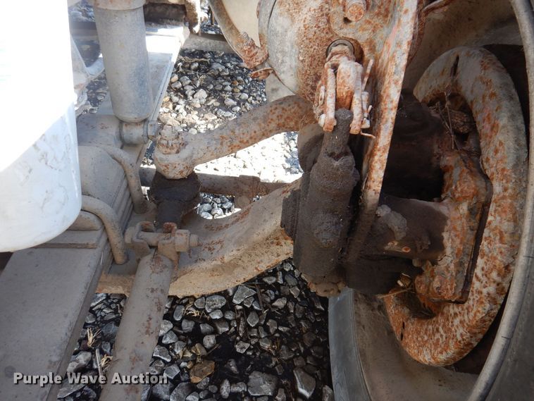 image for item IO9407 1994 International 9200  box truck