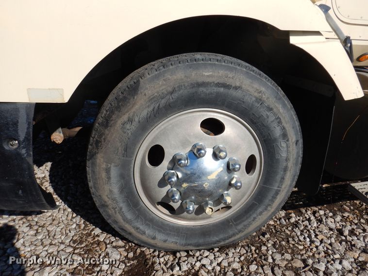 image for item IO9407 1994 International 9200  box truck