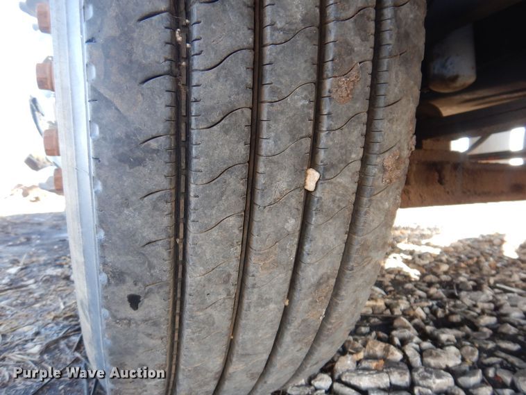 image for item IO9407 1994 International 9200  box truck