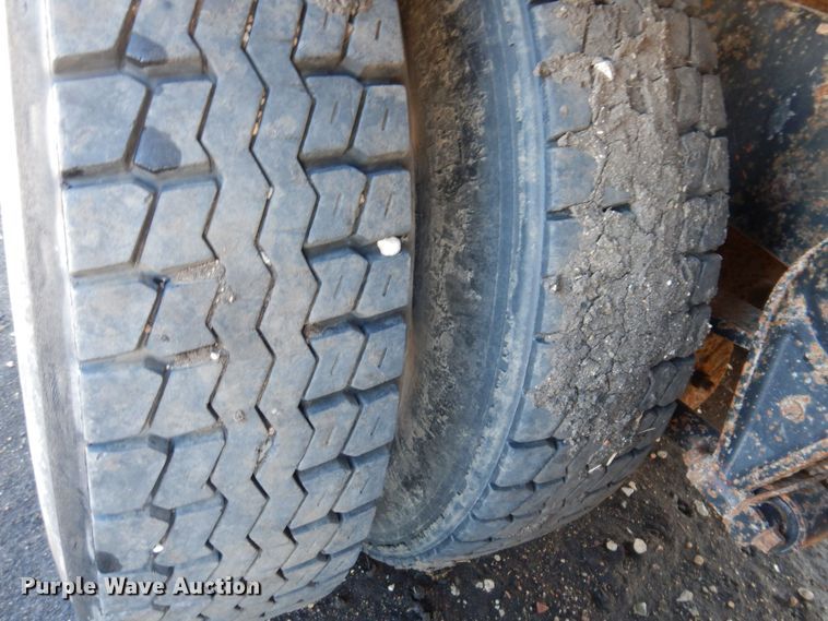 image for item IO9407 1994 International 9200  box truck