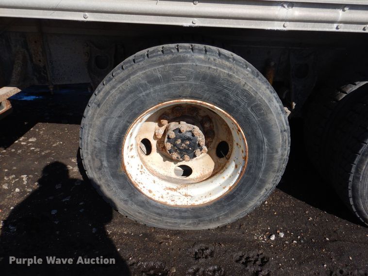 image for item IO9407 1994 International 9200  box truck