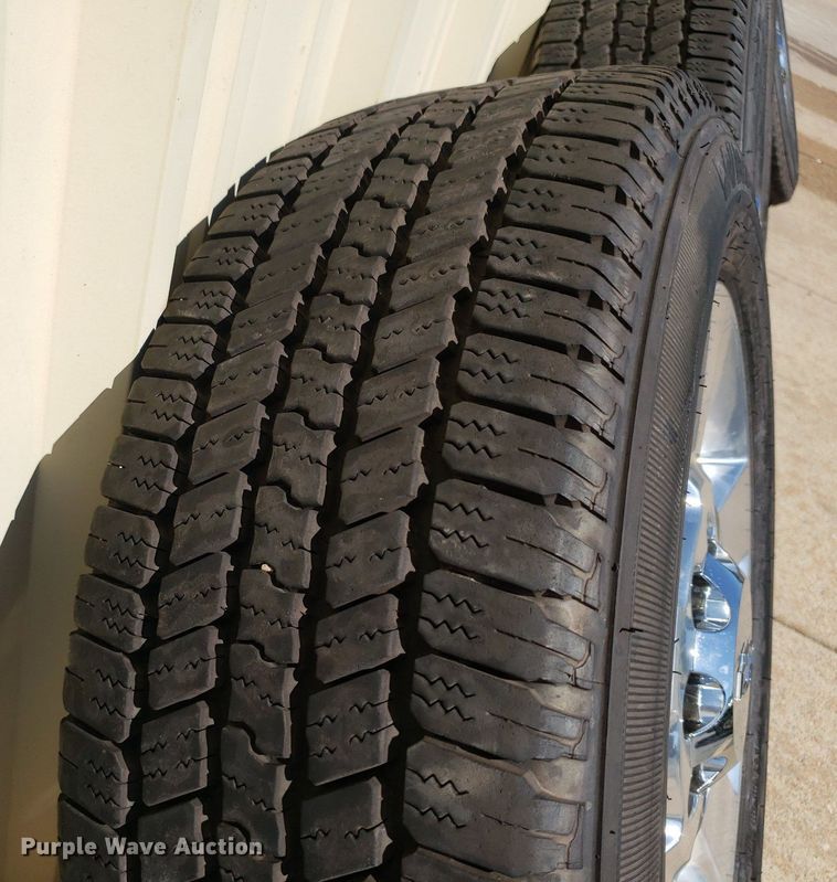 image for item IP9423 Tires and wheels