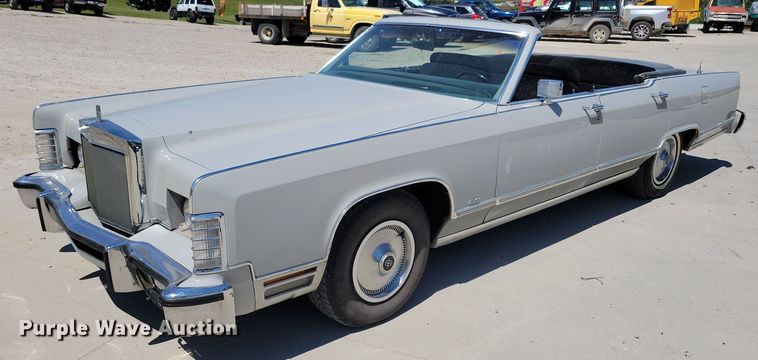 image for item IQ9836 1978 Lincoln Continental Town Car  convertible