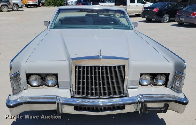 image for item IQ9836 1978 Lincoln Continental Town Car  convertible